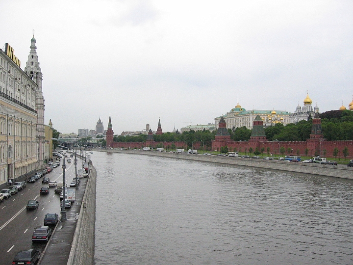 095 Moscow River, Kremlin wall.jpg